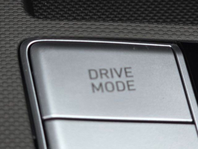 Certified 2025 Hyundai Elantra Sport image 12