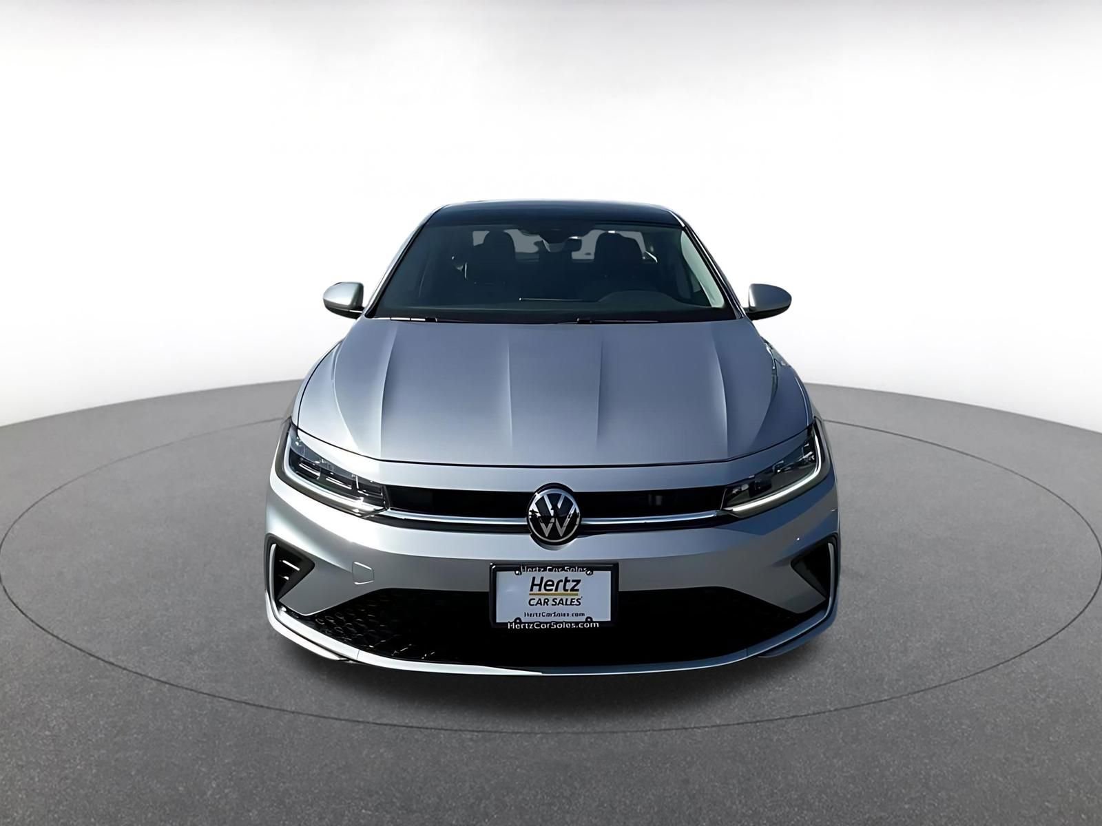 Used 2025 Volkswagen Jetta SE FWD image 4