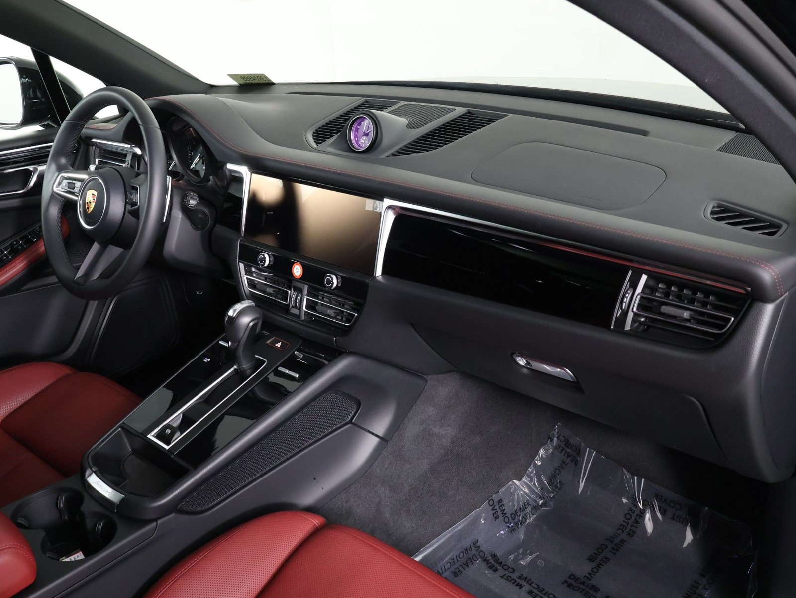 Certified 2026 Porsche Macan AWD/4WD image 24