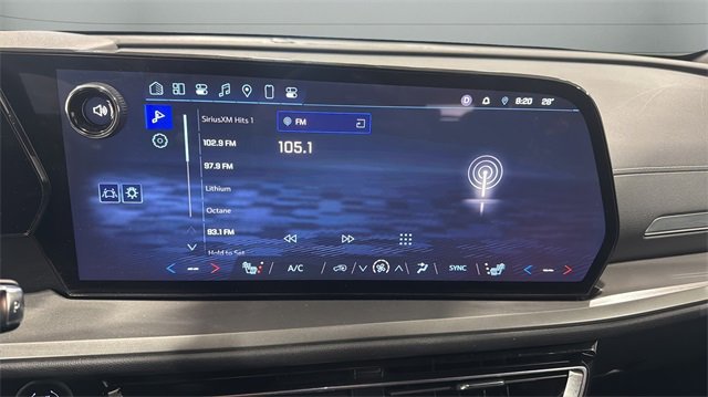 Used 2025 Chevrolet Traverse LT image 14