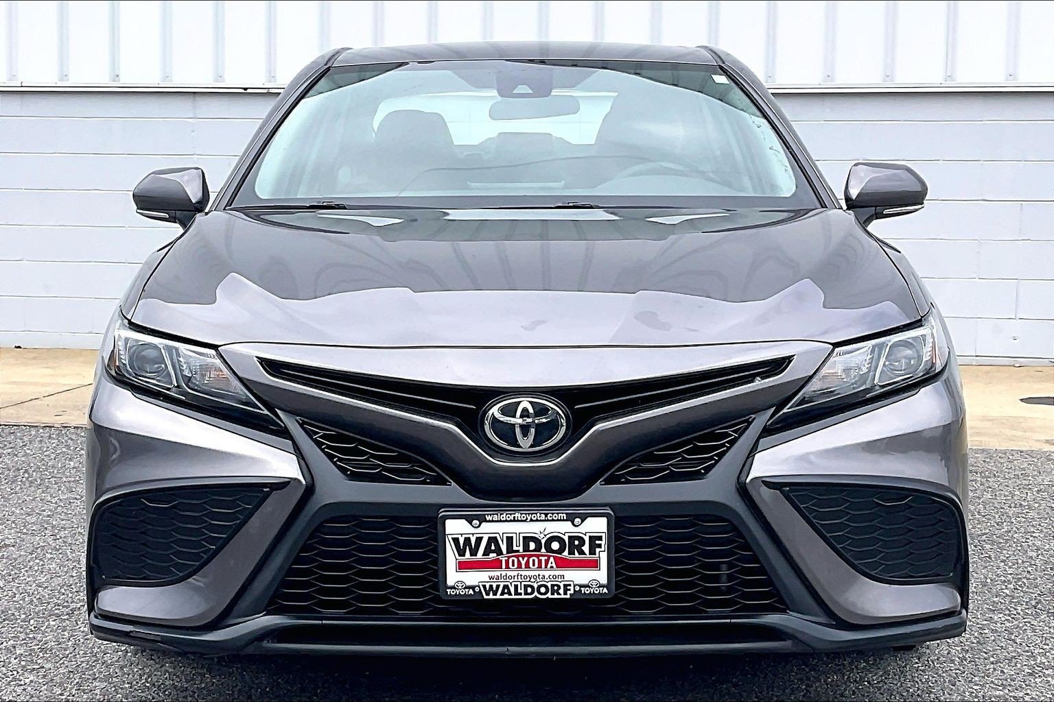 Used 2022 Toyota Camry SE FWD image 3