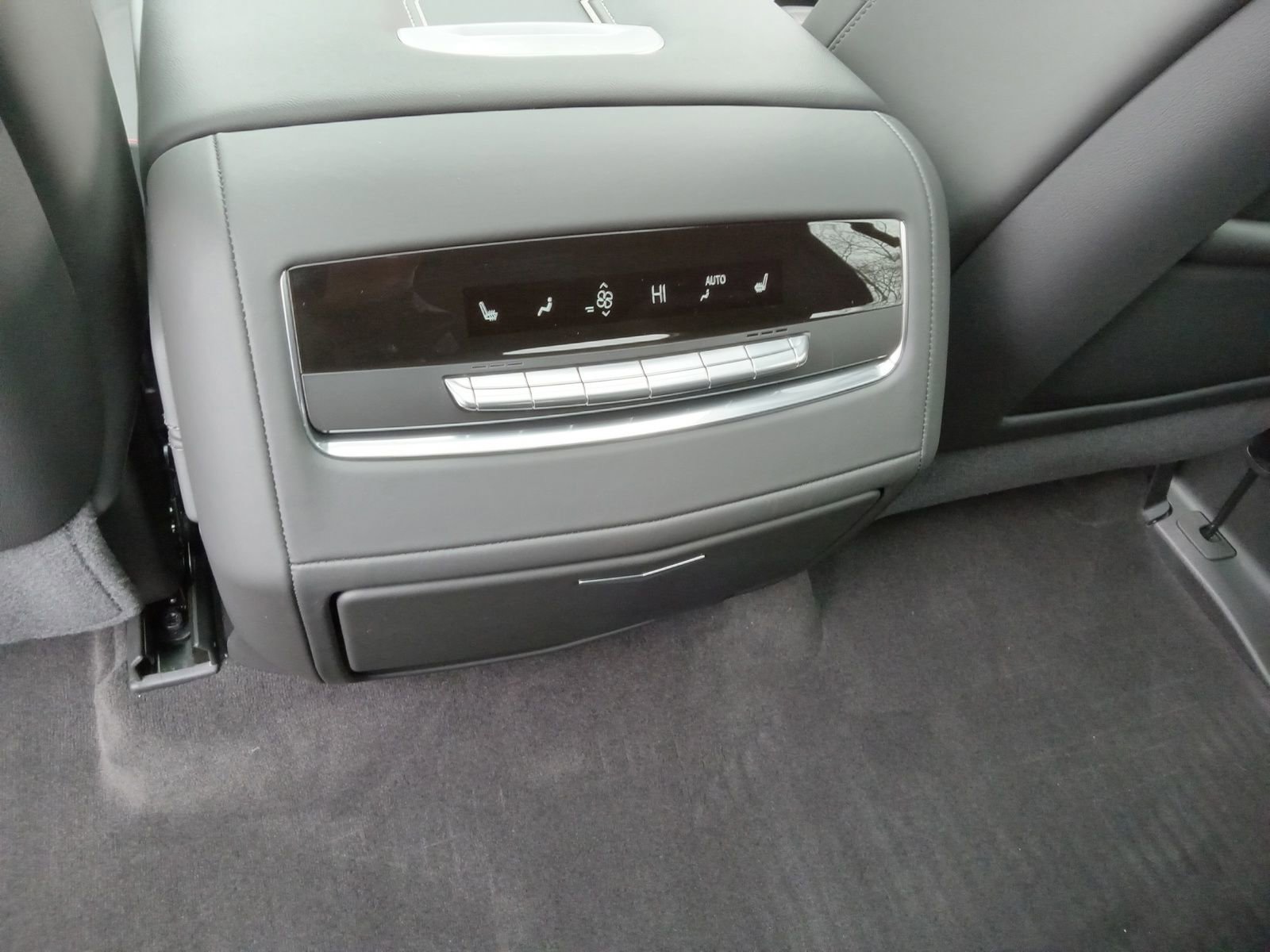 Used 2026 Cadillac Escalade Platinum Sport w/ LPO, ONYX Package image 26