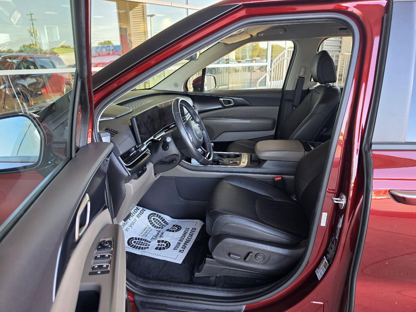 Used 2026 Kia Carnival FWD image 9