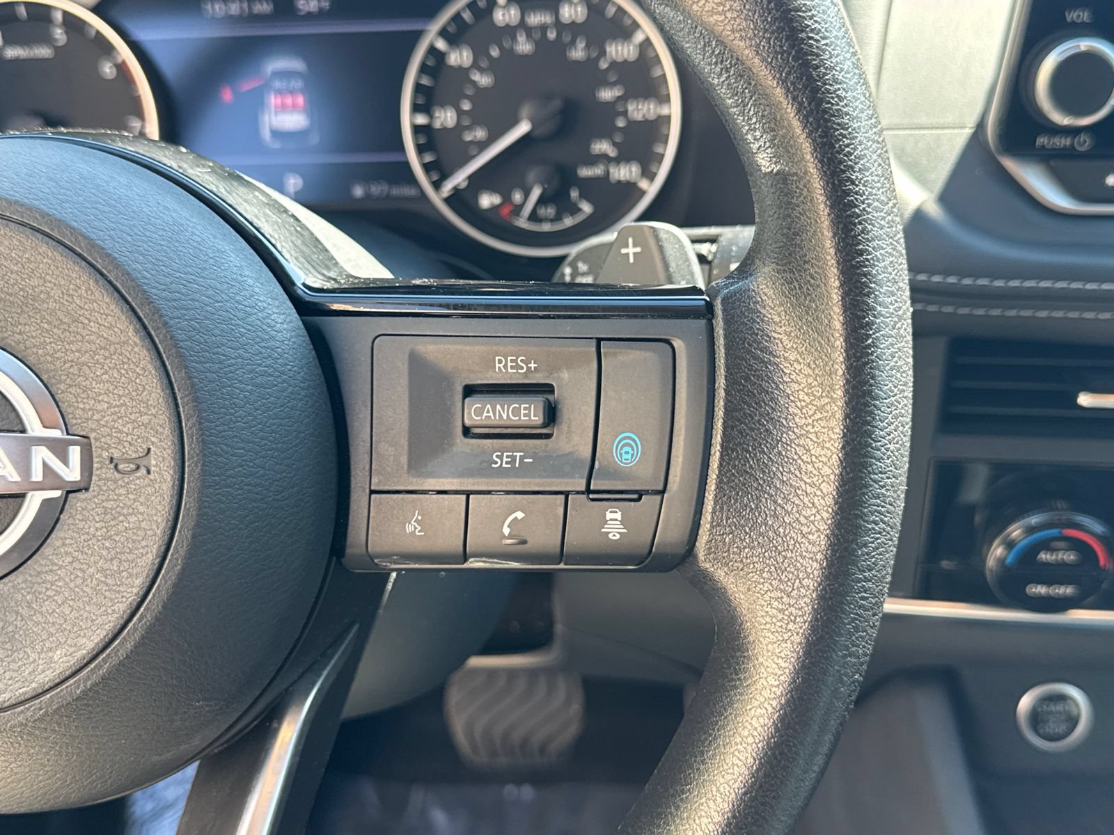 Used 2023 Nissan Rogue SV AWD/4WD image 26