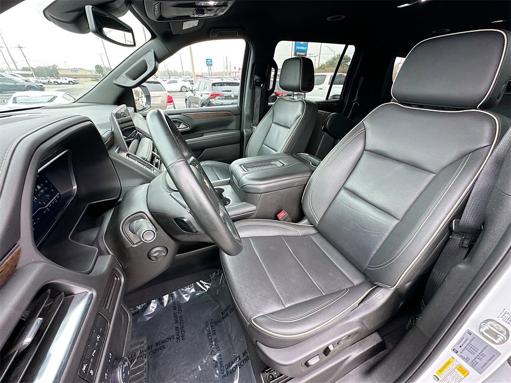 Used 2024 Chevrolet Suburban Premier image 21