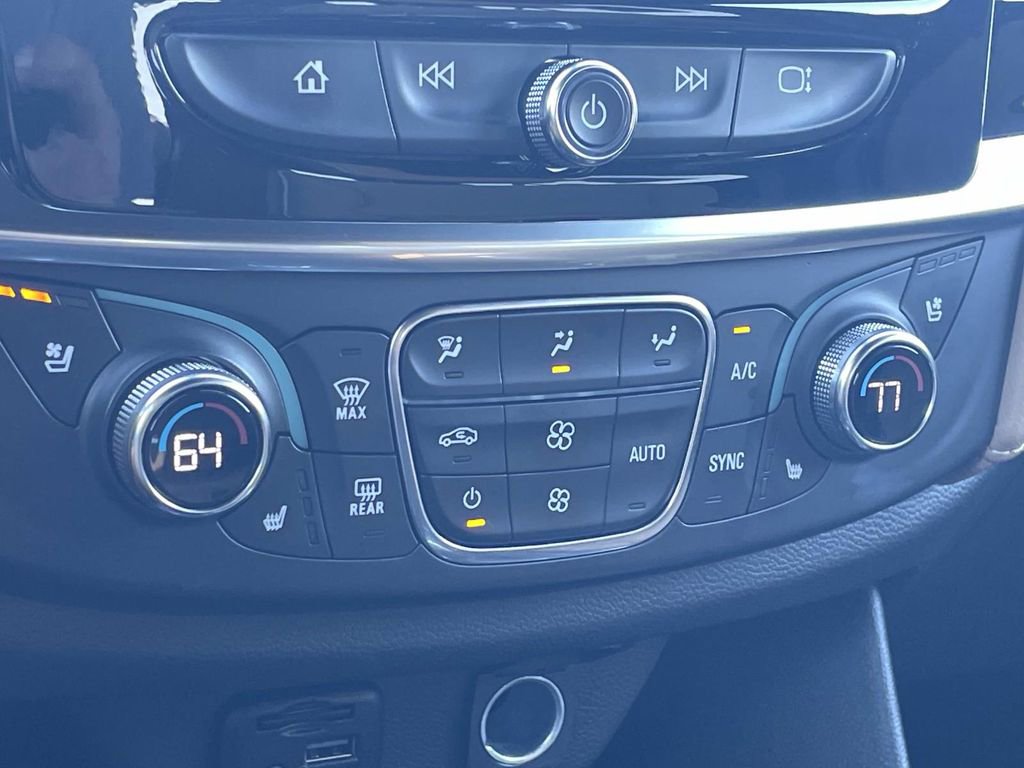 Used 2023 Chevrolet Traverse Premier image 24