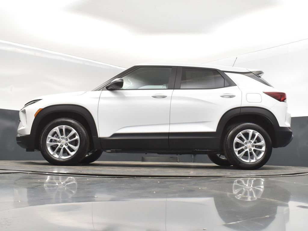 New 2025 Chevrolet TrailBlazer LS w/ LS Convenience Package FWD image 38