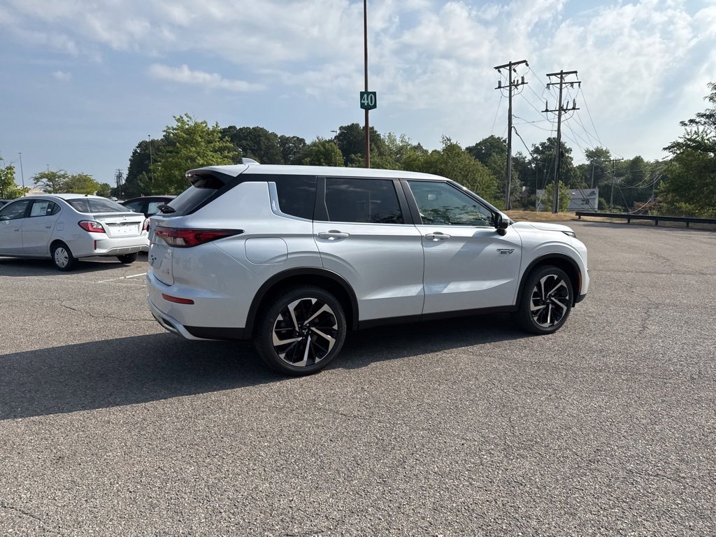 New 2025 Mitsubishi Outlander SE image 7