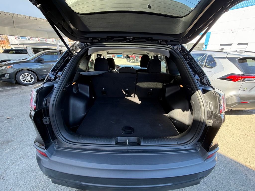 Used 2020 Jeep Cherokee Latitude image 11