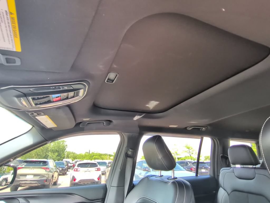 Used 2024 Jeep Grand Cherokee L Altitude AWD/4WD image 28