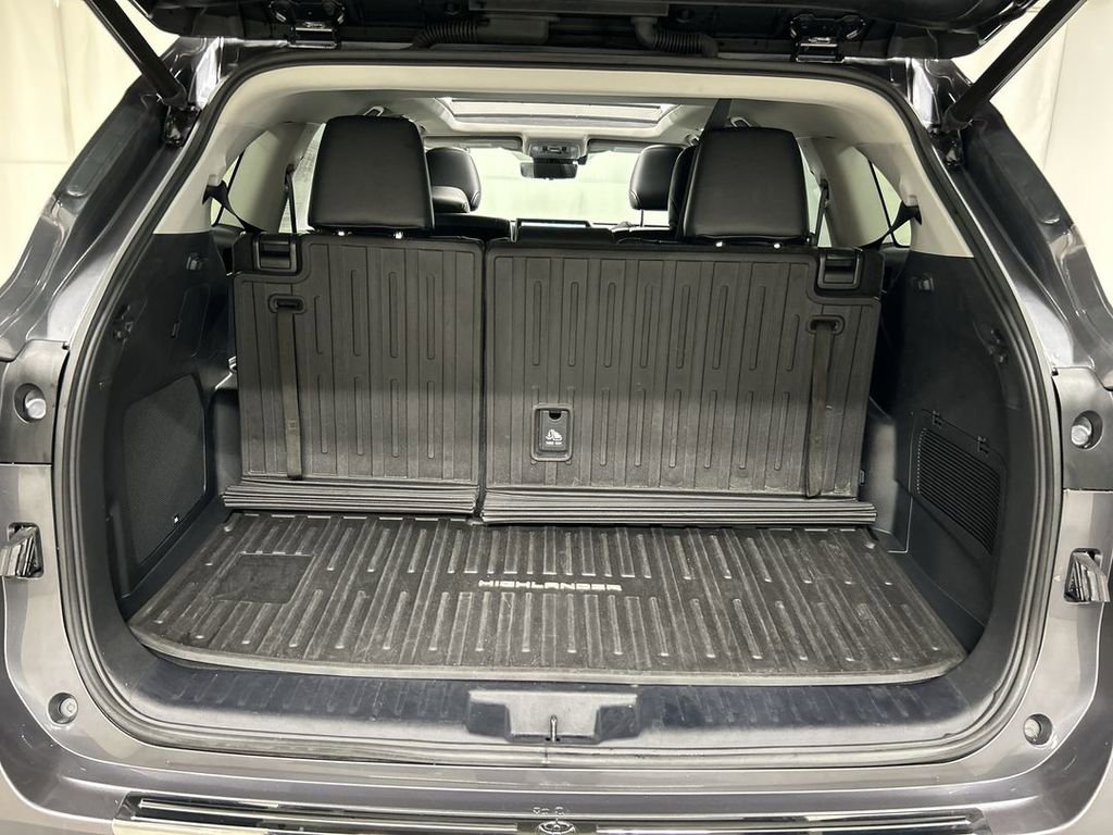 Used 2021 Toyota Highlander Platinum AWD/4WD image 24