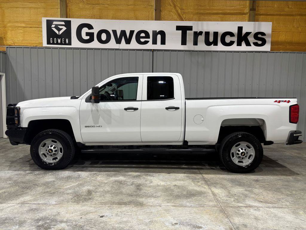 Used 2019 Chevrolet Silverado 2500 W/T AWD/4WD image 2