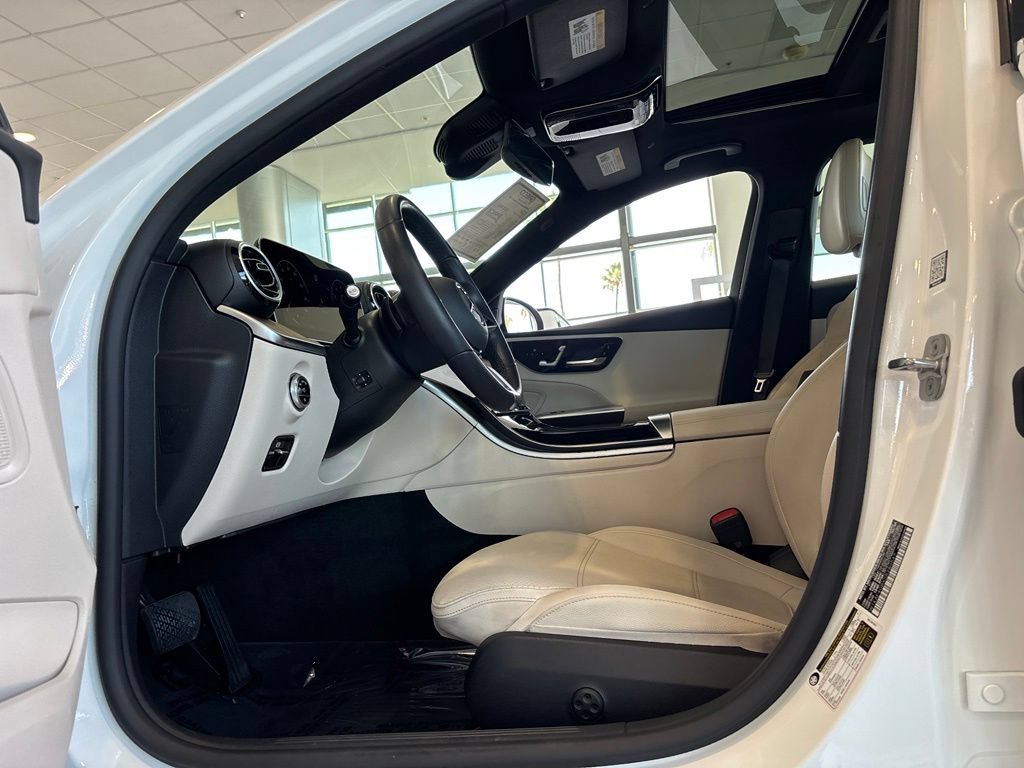 Used 2025 Mercedes-Benz C 300 Sedan image 23