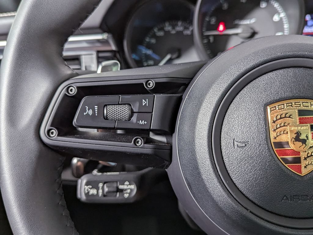 Used 2025 Porsche Macan AWD/4WD image 28
