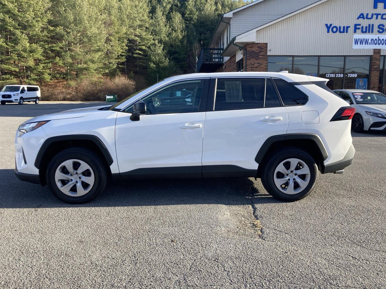 Used 2024 Toyota RAV4 LE image 8