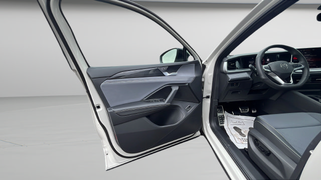 New 2026 Volkswagen Tiguan SE R-Line AWD/4WD image 9