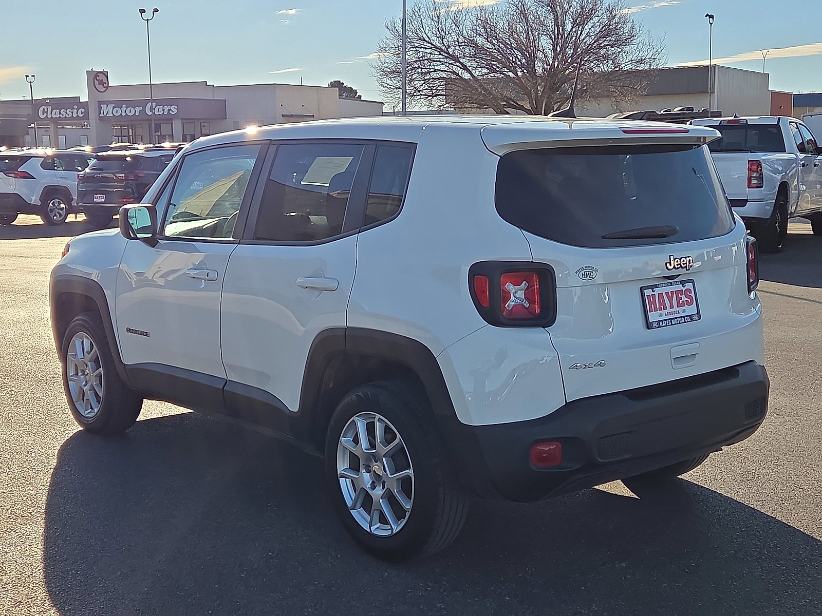 Used 2023 Jeep Renegade Latitude image 3