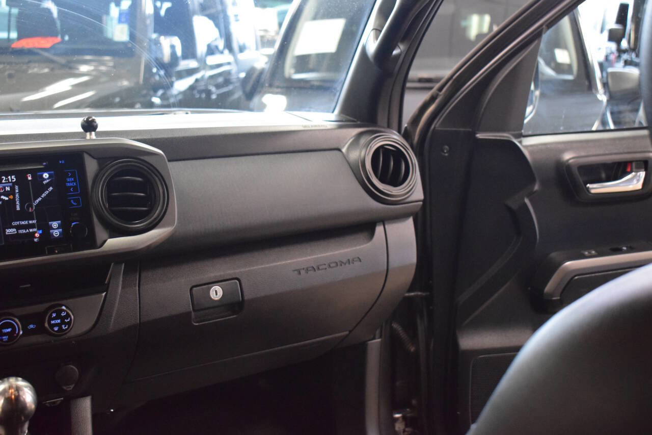 Used 2017 Toyota Tacoma TRD Off-Road image 53