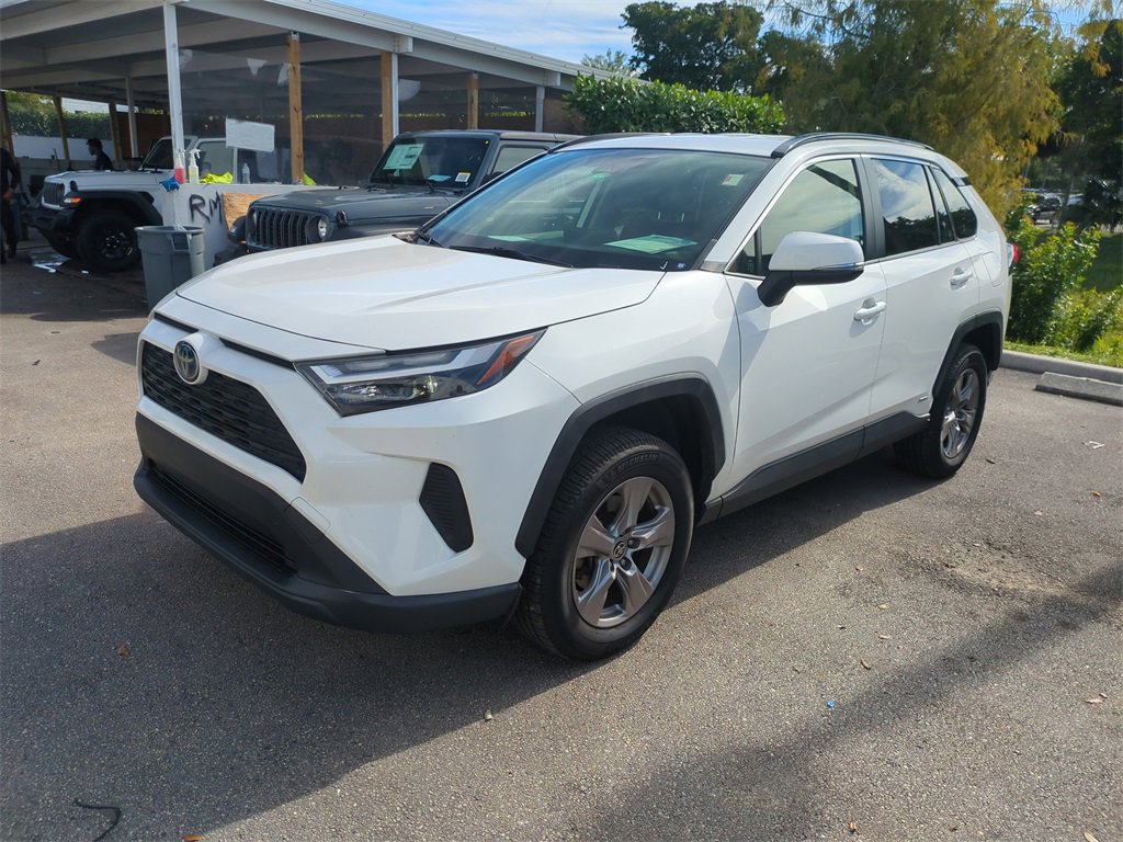 Used 2022 Toyota RAV4 XLE image 10