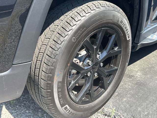 Used 2025 Jeep Grand Cherokee Altitude AWD/4WD image 31