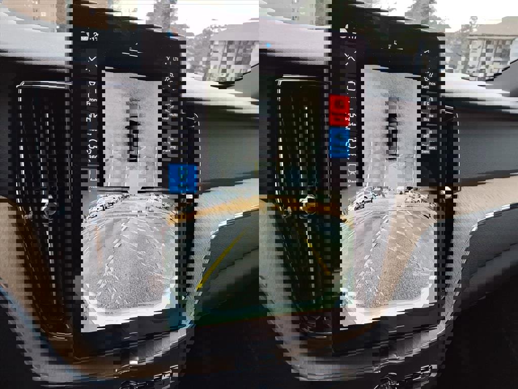 New 2026 Volvo XC60 B5 Plus w/ Protection Package Premier AWD/4WD image 19