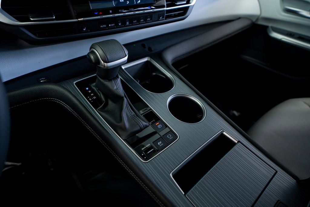 Used 2025 Toyota Sienna XLE image 38