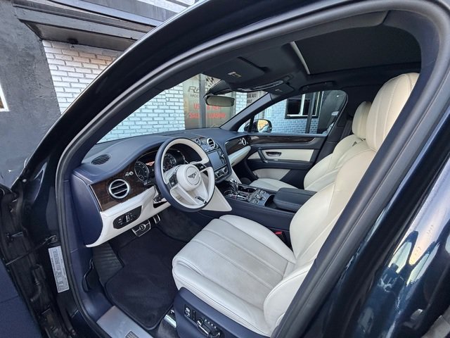 Used 2019 Bentley Bentayga AWD/4WD image 29