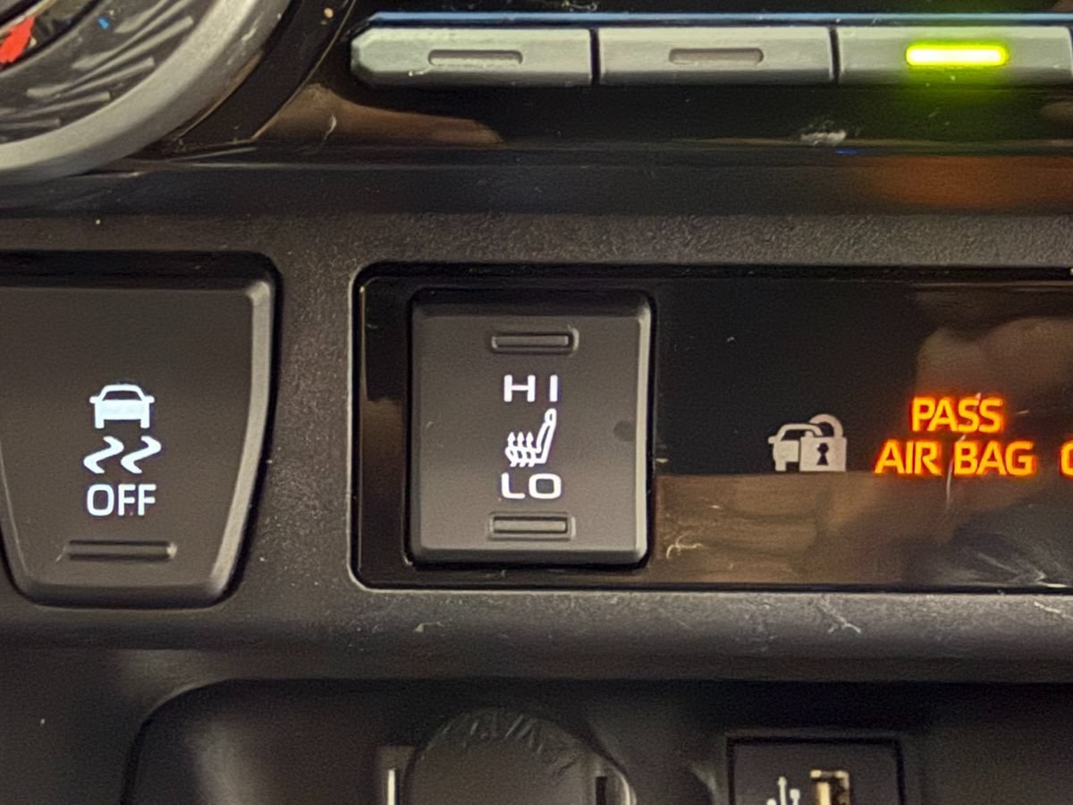 Used 2023 Toyota RAV4 XLE Premium AWD/4WD image 23