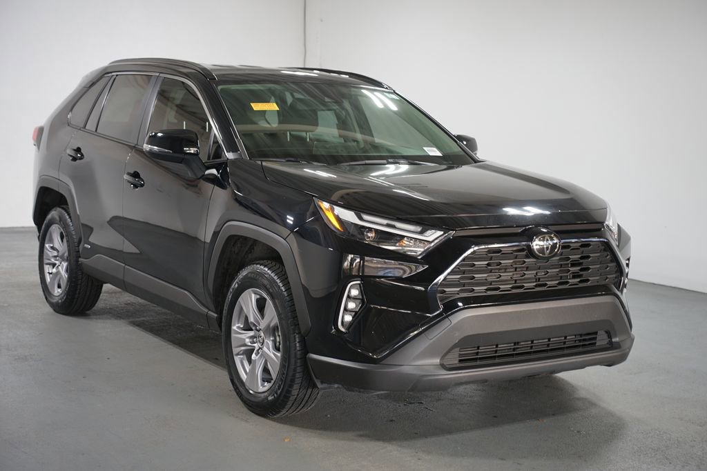 Used 2025 Toyota RAV4 XLE image 3
