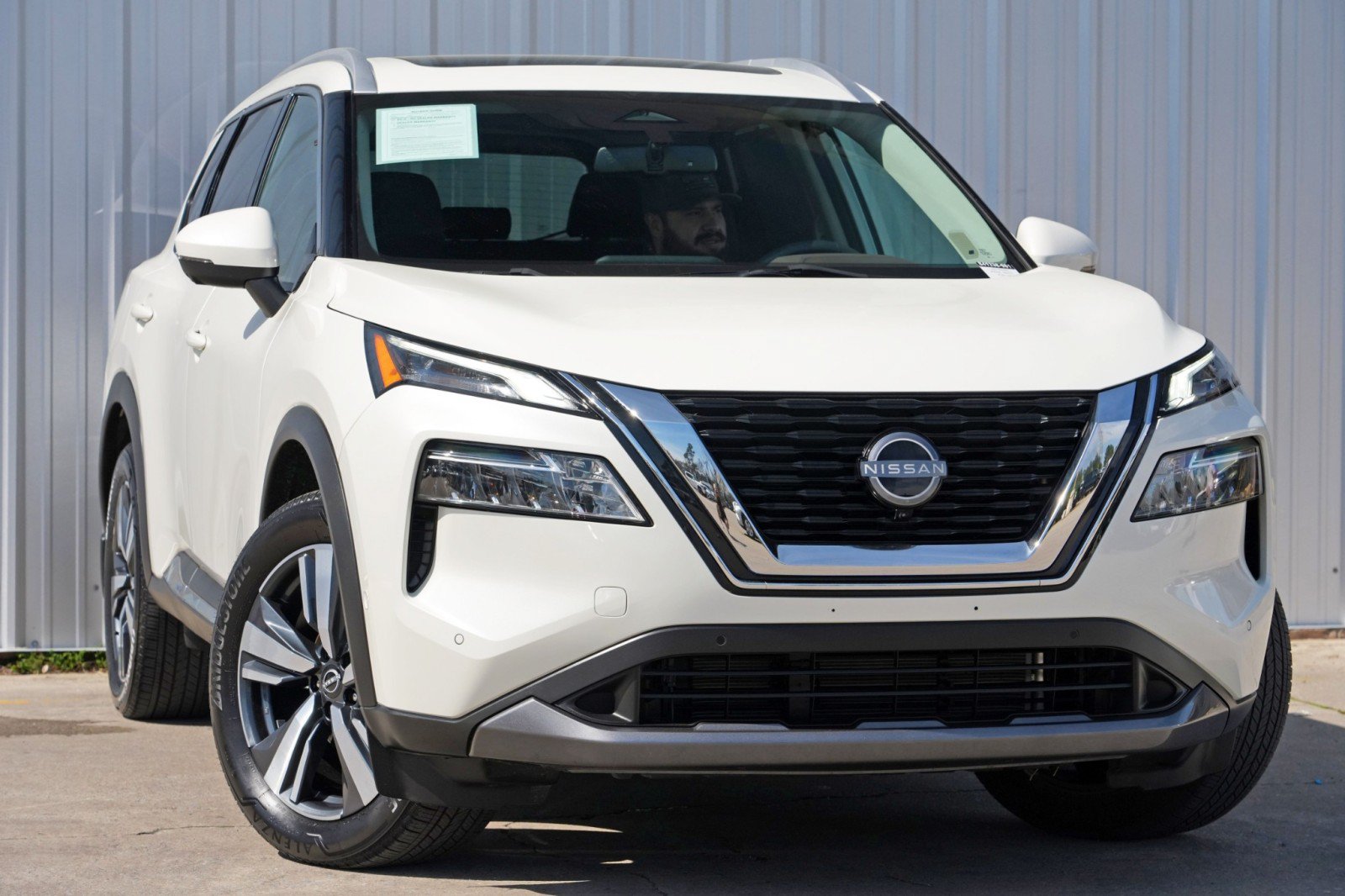 Used 2023 Nissan Rogue SL w/ SL Premium Package AWD/4WD image 2