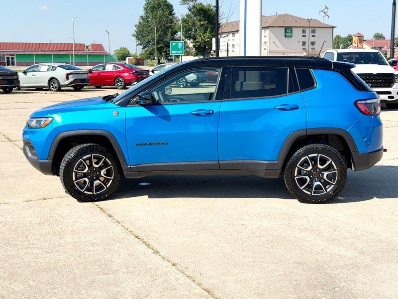 Used 2025 Jeep Compass Trailhawk AWD/4WD image 6