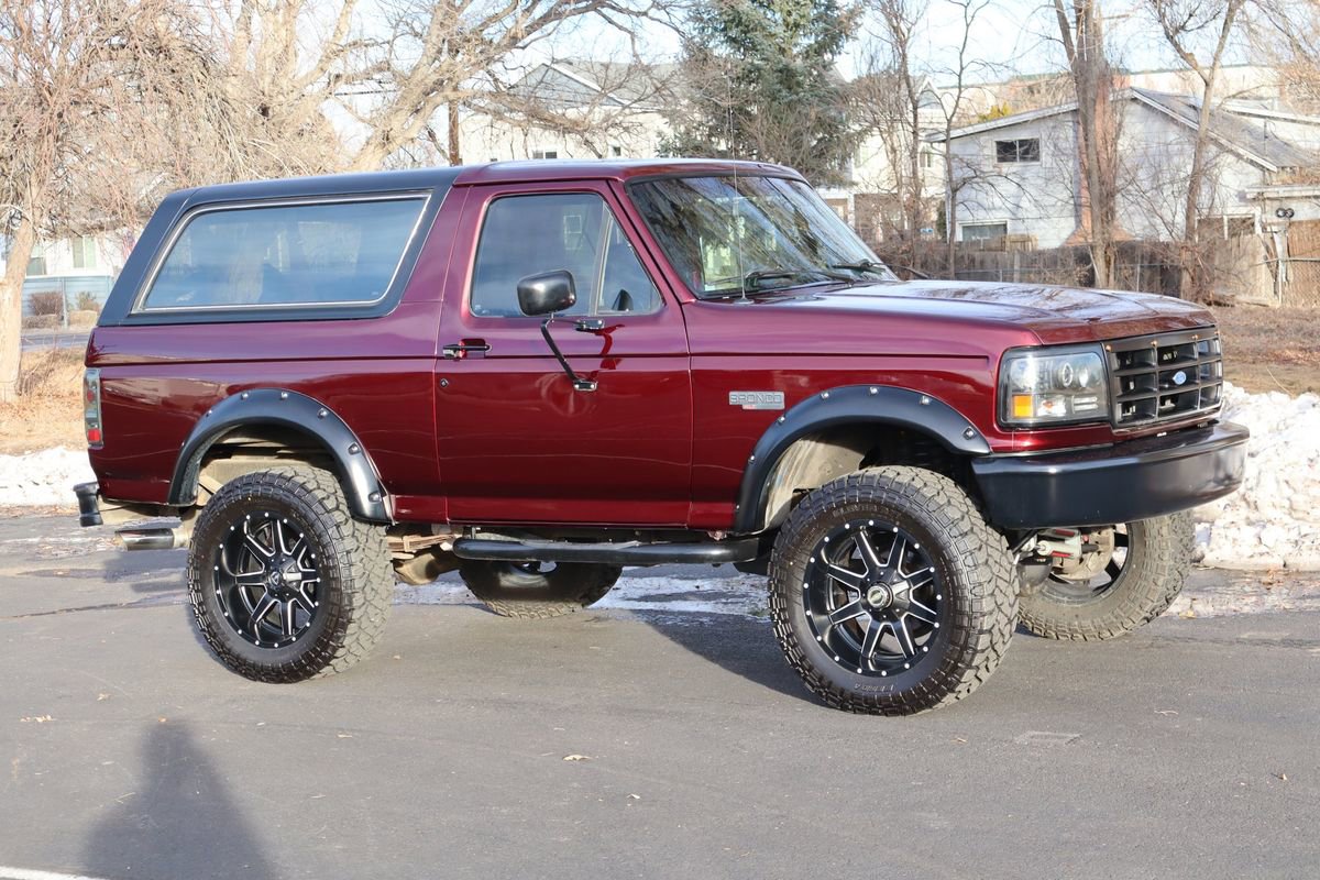 Used 1993 Ford Bronco XLT image 2