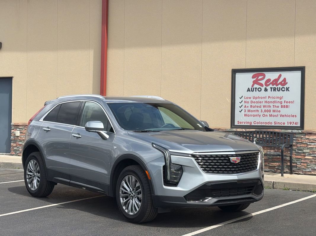 Used 2025 Cadillac XT4 Premium Luxury image 3