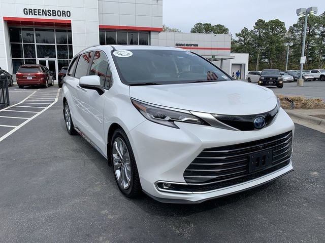 Certified 2023 Toyota Sienna Platinum image 2