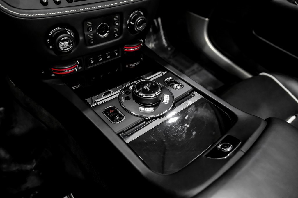 Used 2018 Rolls-Royce Dawn image 26
