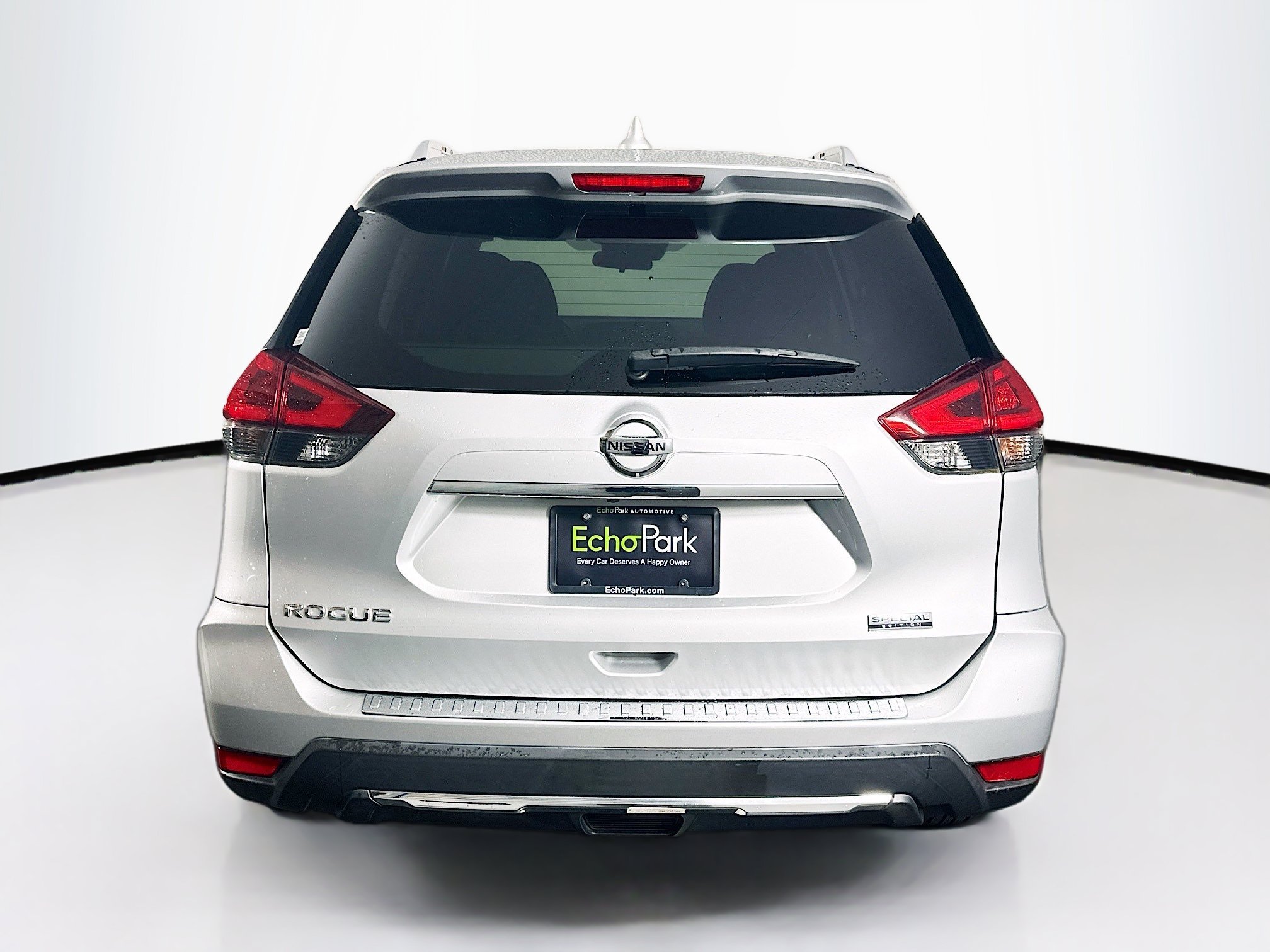 Used 2020 Nissan Rogue S w/ Special Edition Package FWD image 5