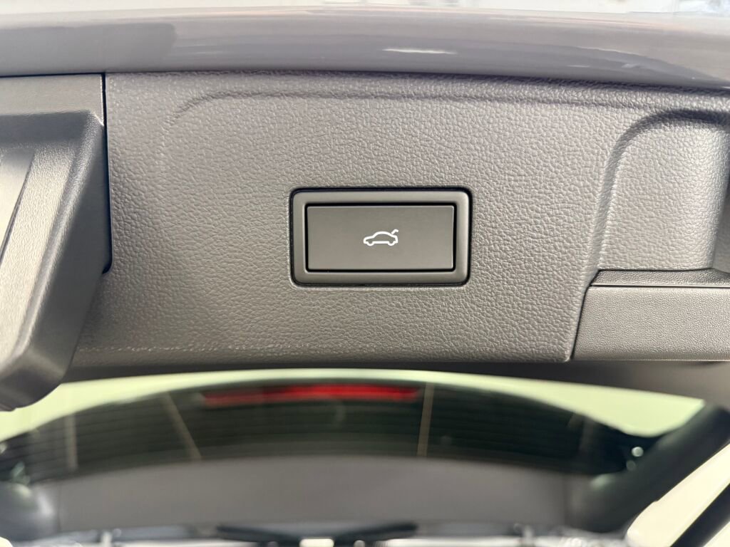 New 2026 Volkswagen Atlas SE image 10