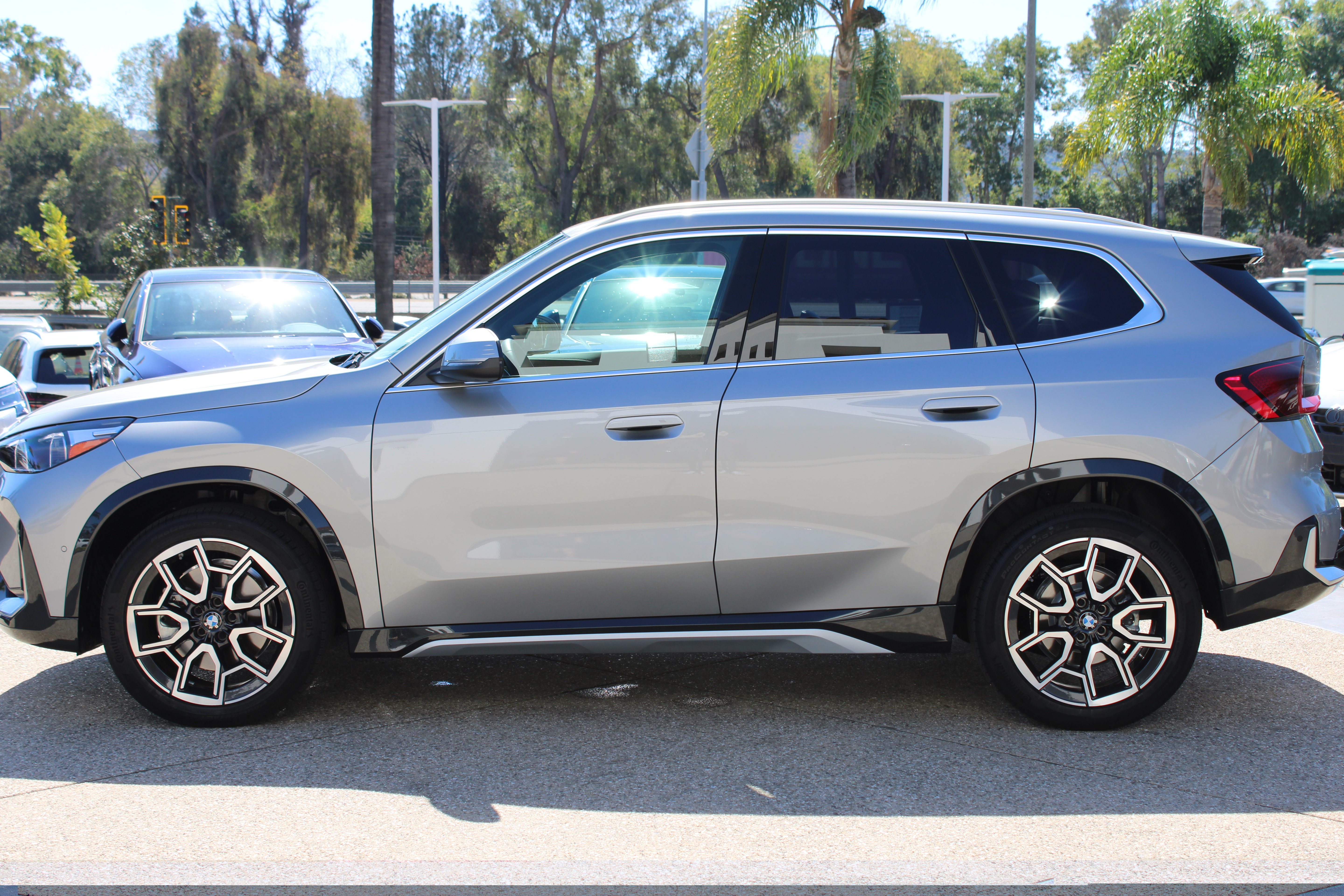 Used 2026 BMW X1 xDrive28i w/ Convenience Package AWD/4WD image 2