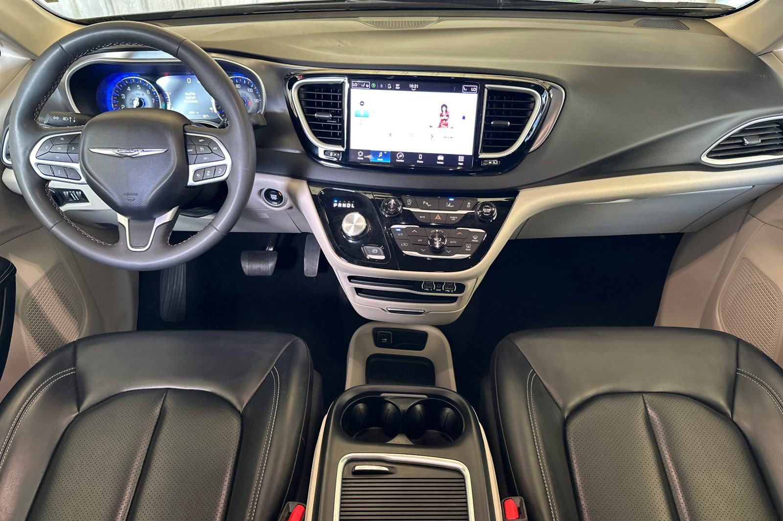 Used 2023 Chrysler Pacifica Touring-L FWD image 13
