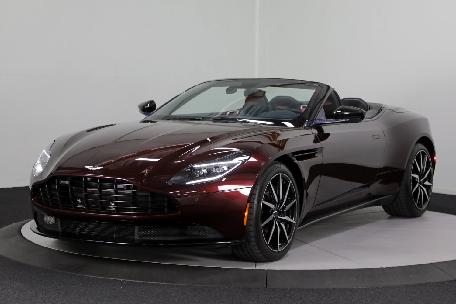 Used 2019 Aston Martin DB11 Volante RWD image 5