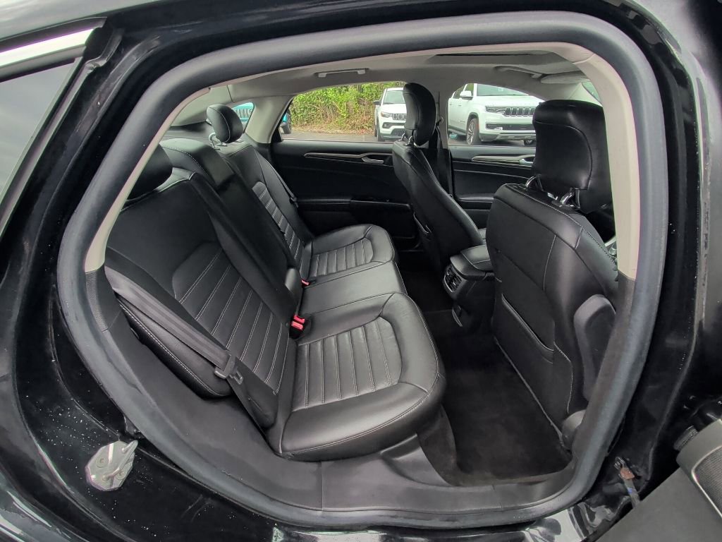 Used 2014 Ford Fusion SE w/ Equipment Group 202A FWD image 14