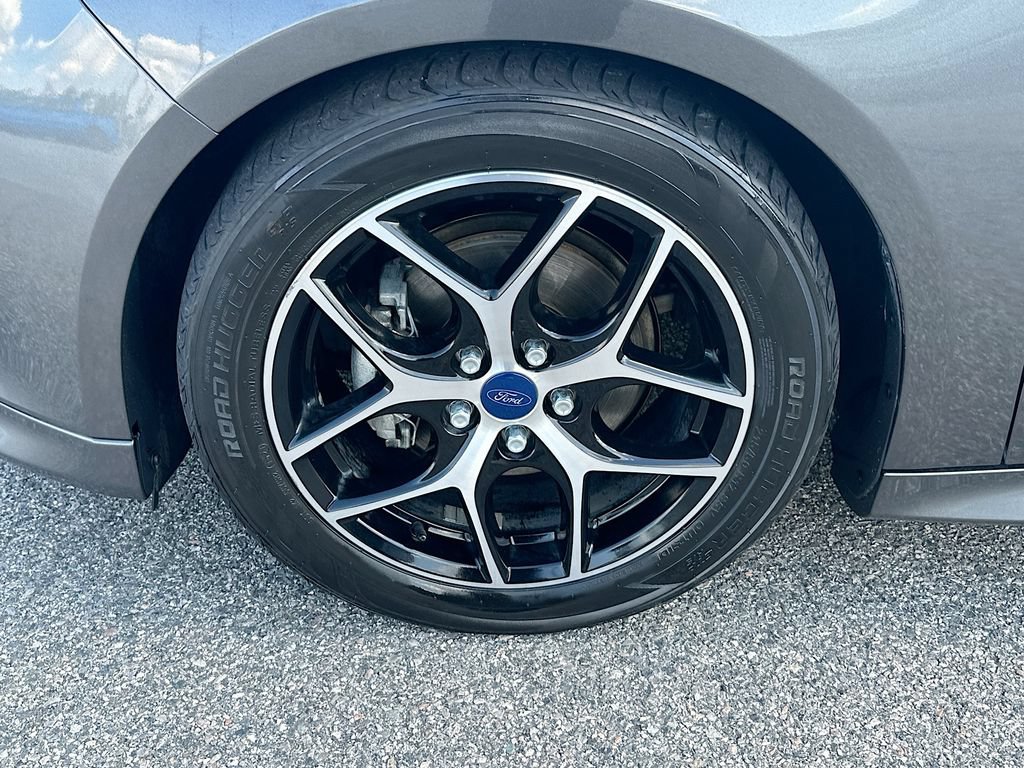 Used 2015 Ford Focus SE w/ SE Sport Package FWD image 24