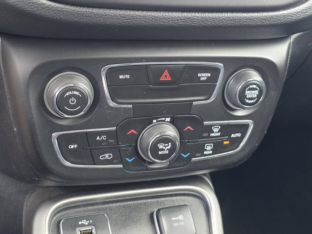 Used 2019 Jeep Compass Latitude FWD image 18