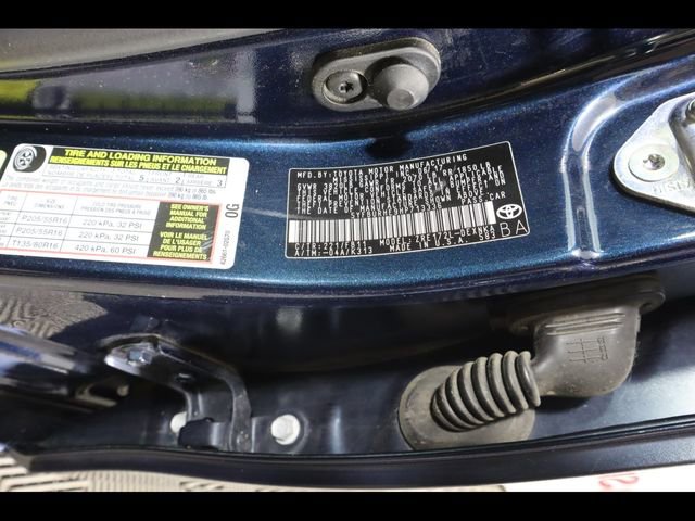 Used 2017 Toyota Corolla LE w/ Carpet Mat Package (TMS) image 28