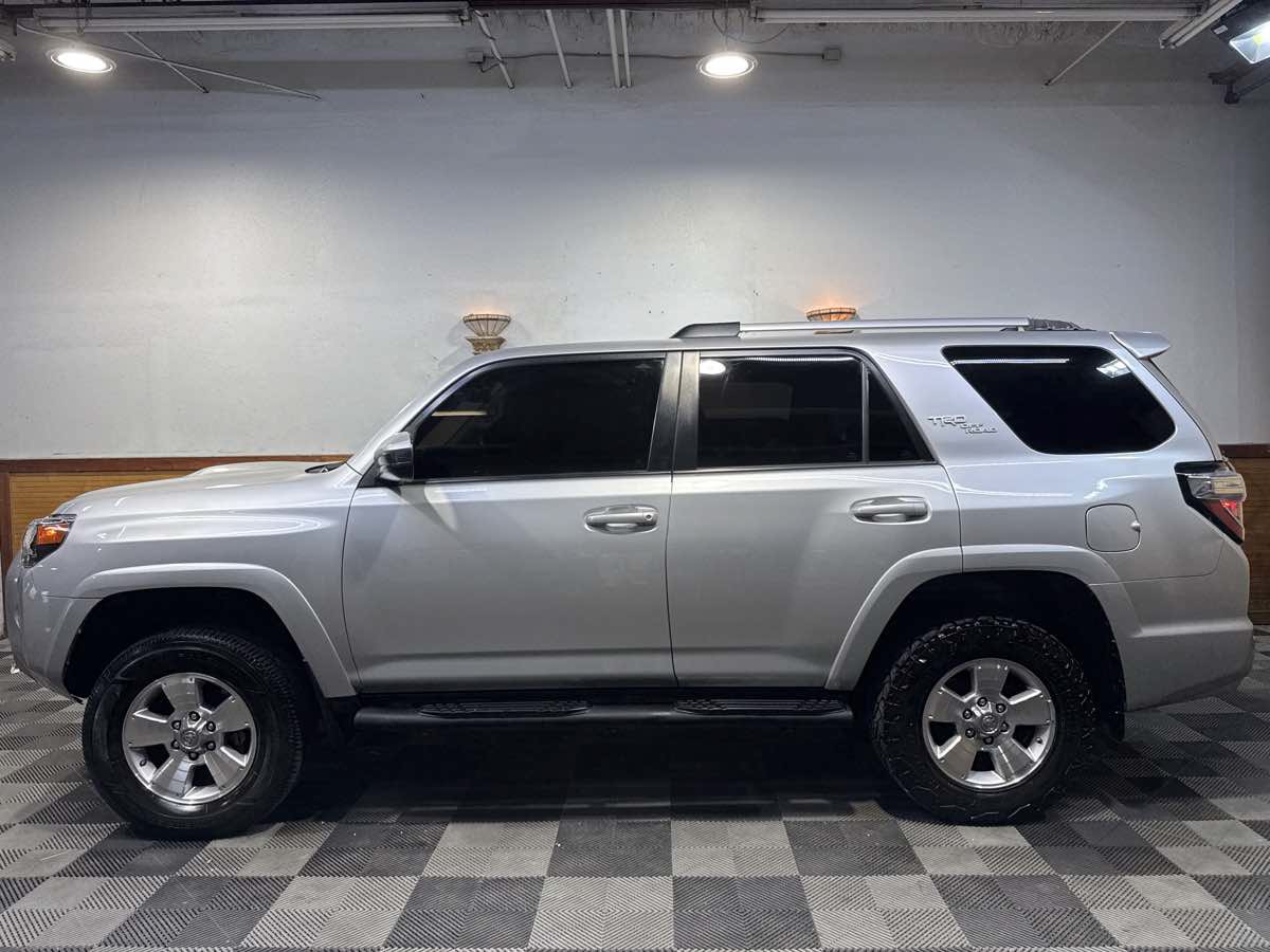 Used 2018 Toyota 4Runner TRD Off-Road AWD/4WD image 2