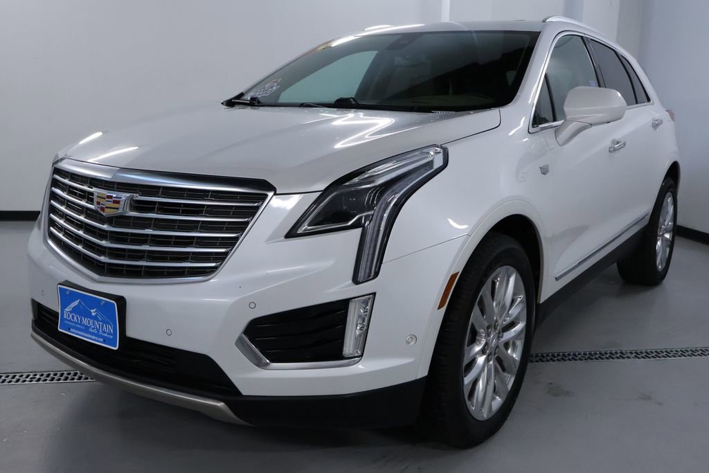 Used 2017 Cadillac XT5 Platinum w/ Driver Assist Package AWD/4WD image 3