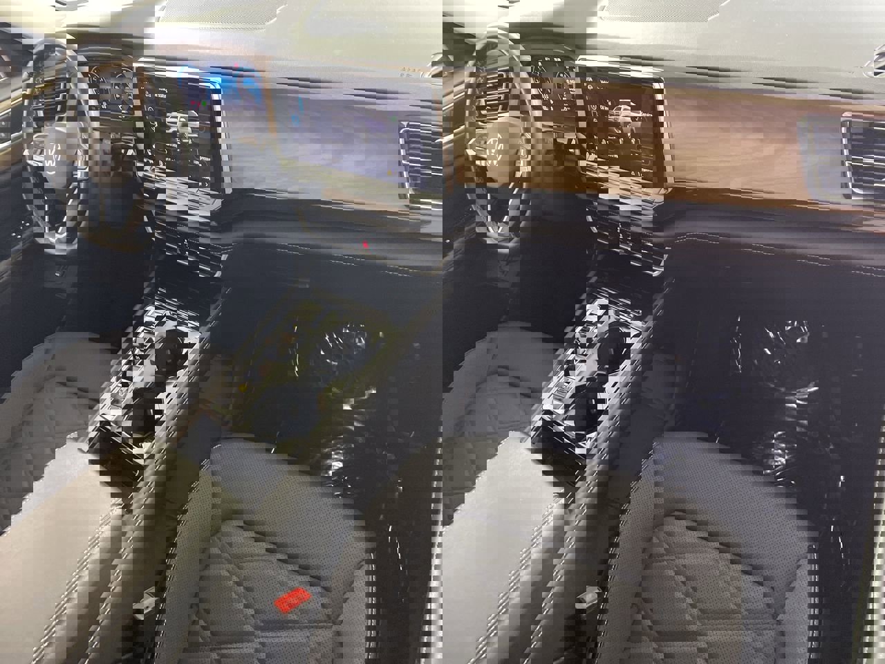 Used 2024 Volkswagen Atlas SE image 26