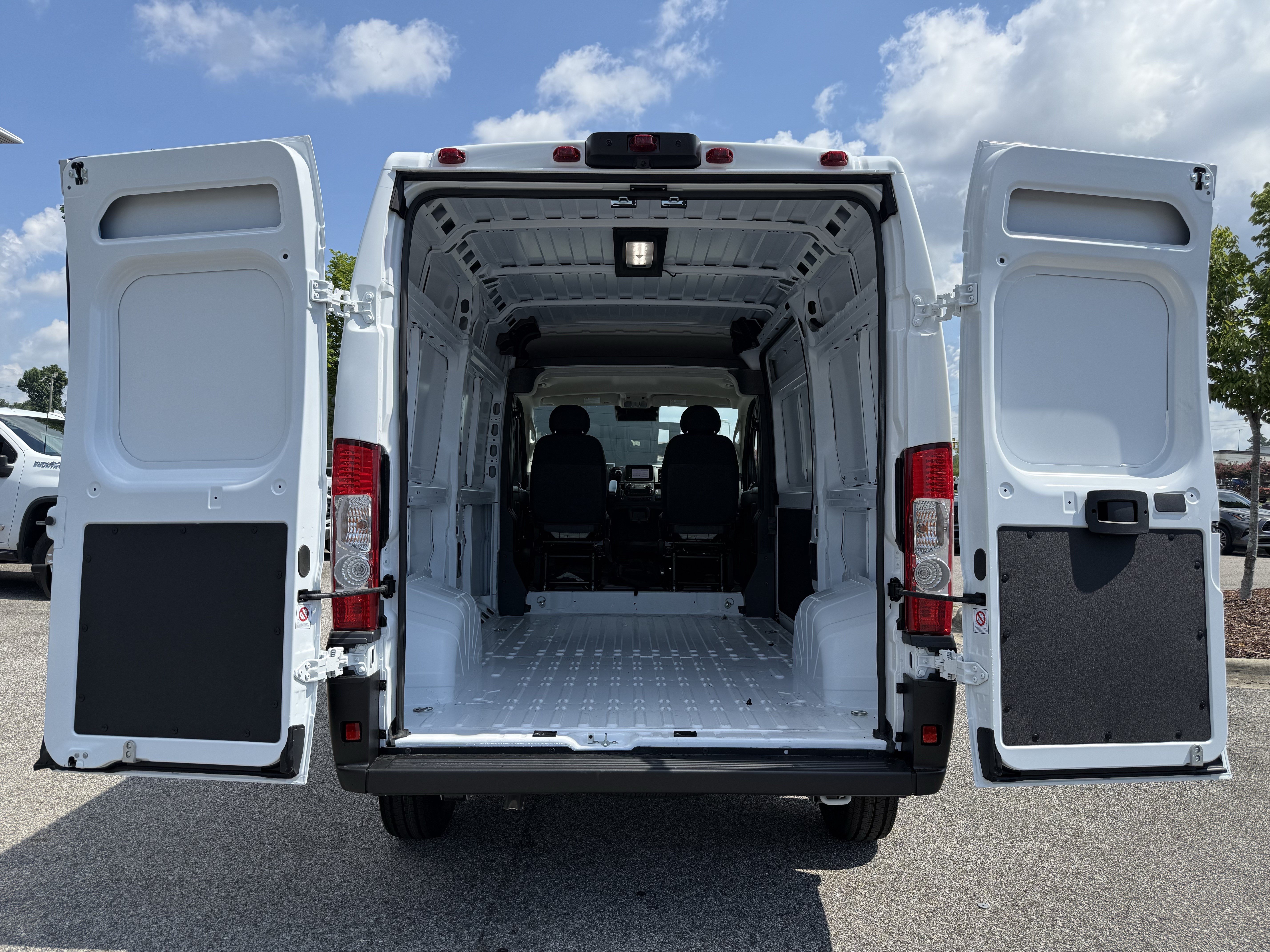 New 2026 RAM ProMaster 1500 w/ Convenience Group FWD image 29