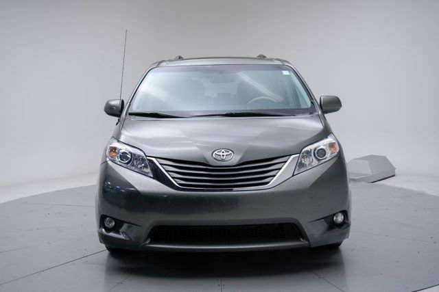 Used 2014 Toyota Sienna XLE FWD image 12