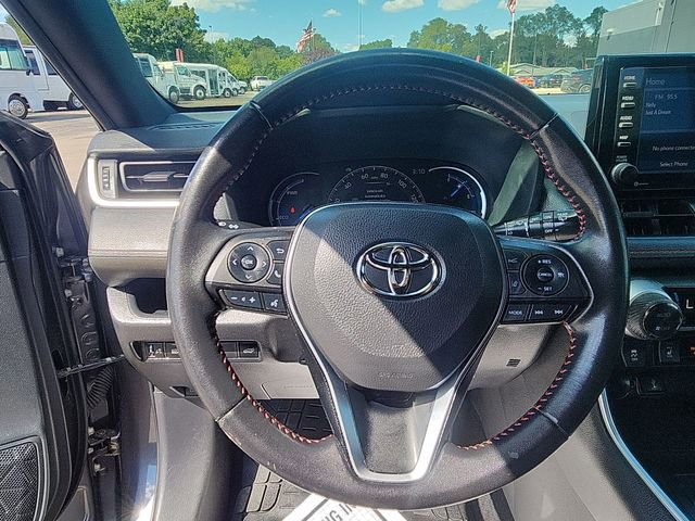 Used 2021 Toyota RAV4 SE image 14